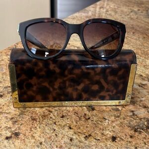 Tory Burch***Classic Tortoise Shell Sunglasses with case